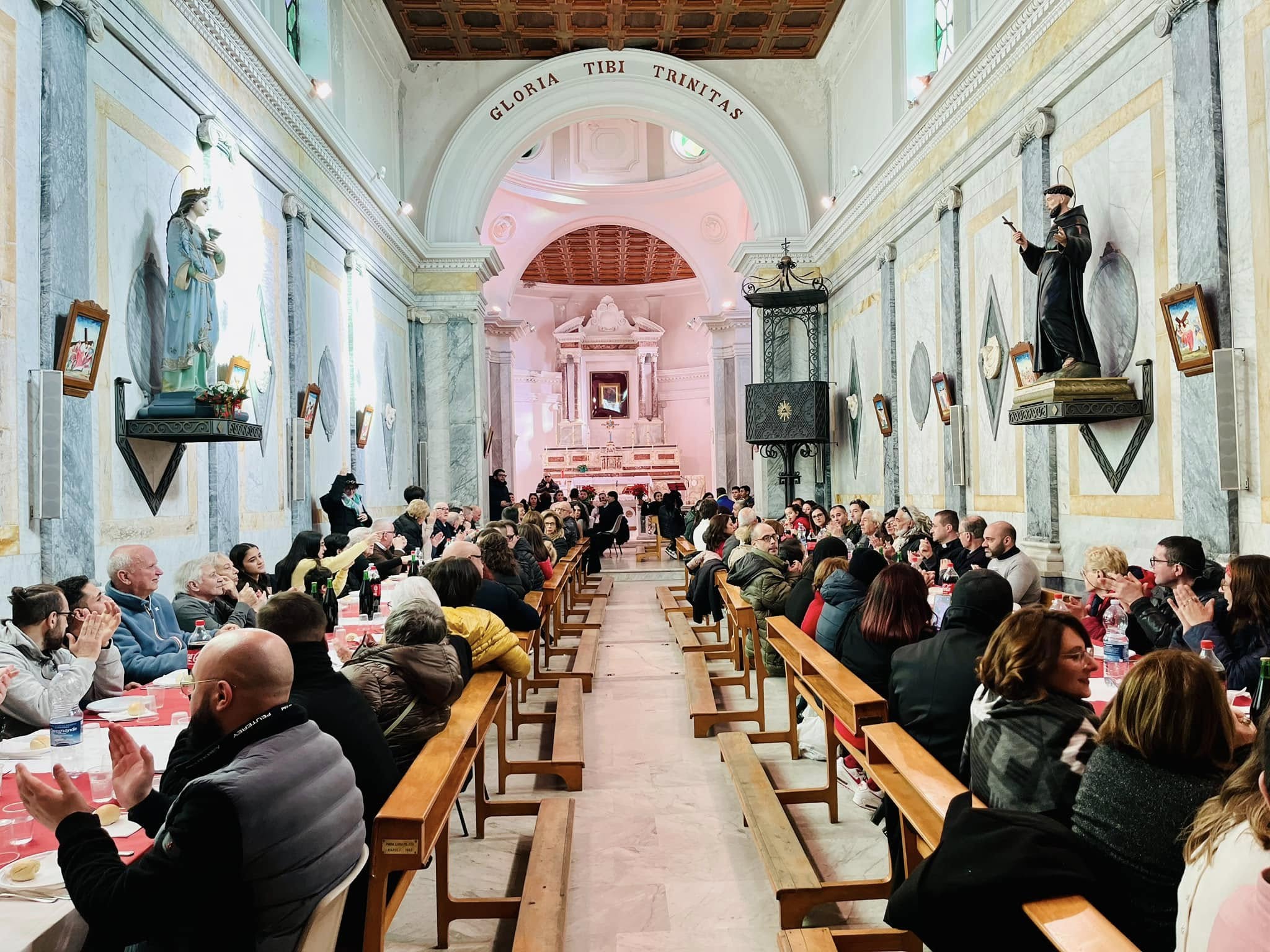 Anche il nostro Vescovo al pranzo di Natale nel Santuario della Madonna dell’Itria. Quando la solidarietà diventa condivisione